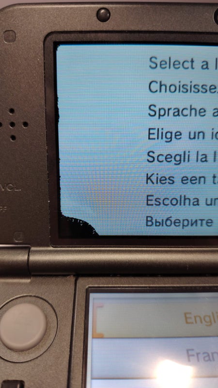 New Nintendo 3DS XL Metallic Black (k&auml;ytetty) Yl&auml;n&auml;yt&ouml;n alanurkassa kuolleita pikseleit&auml;